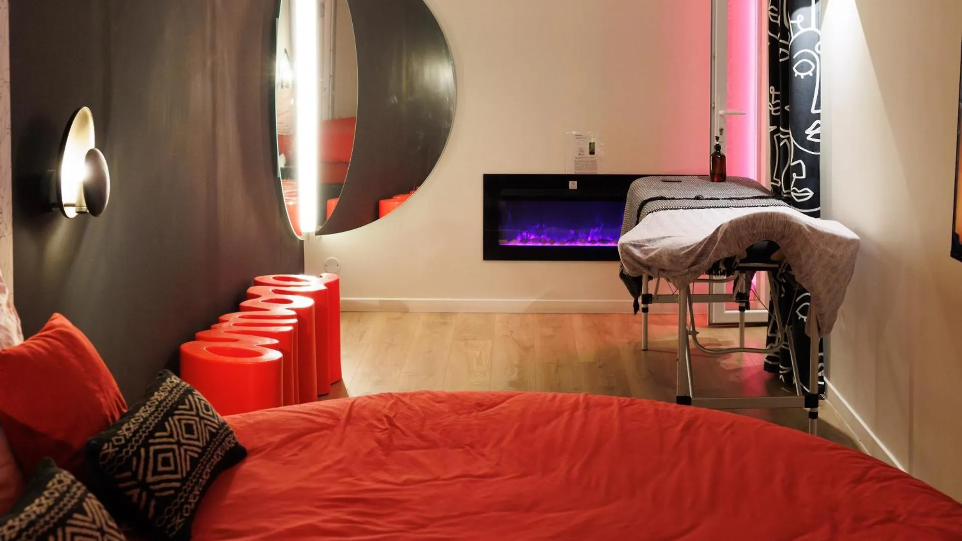 Love Room Marseille - Orion Apartman